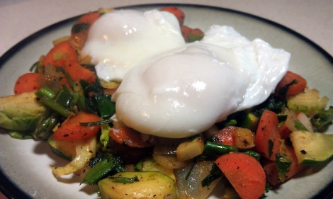 Low-amine, low-carb breakfast: Poached Eggs over Sauteed Vegetables (gluten-free, soy-free, low-amine, vegetarian, low-carb) (photo)